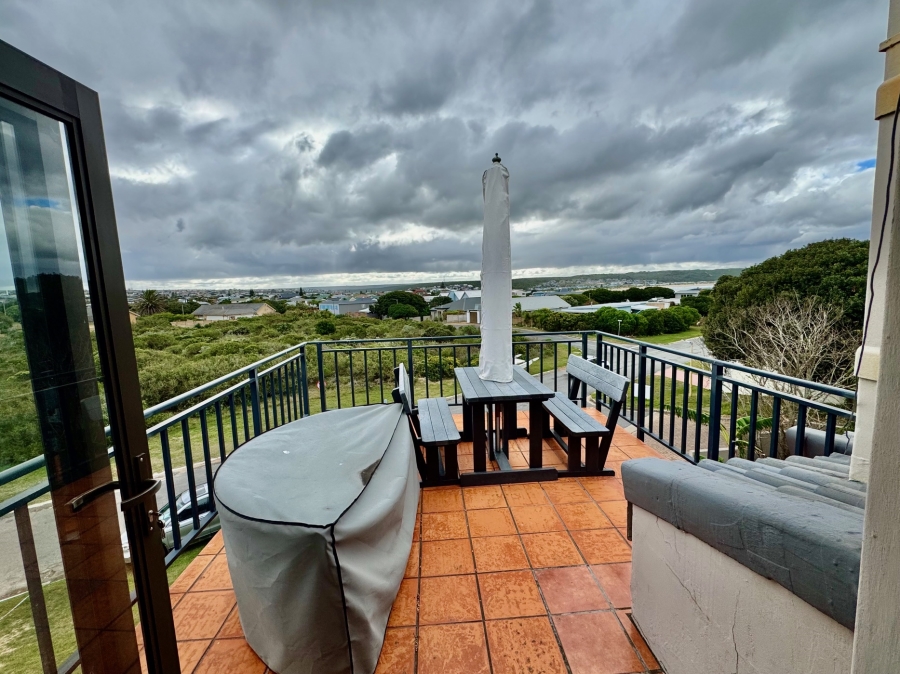 To Let 3 Bedroom Property for Rent in Stilbaai Wes Western Cape